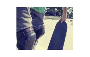 TRIPLE EIGHT Street Knee Pads - Skateboard