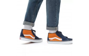 Skate shoes VANS Grosso Mid Navy Orange - Avec un jean