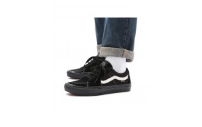 Chaussures de skate Hommes VANS Sk8 Low noires portées