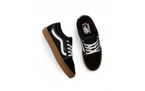 Paire de Skate shoes VANS Chukka Low Noir Gum