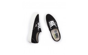 VANS Authentic VR3 - Black/Marshmallow - Chaussures de skate (paire)