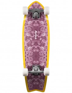 YOW Pinfish 28″ × 8.5″ Surf Cruiser – vue dessous avec trucks et roues