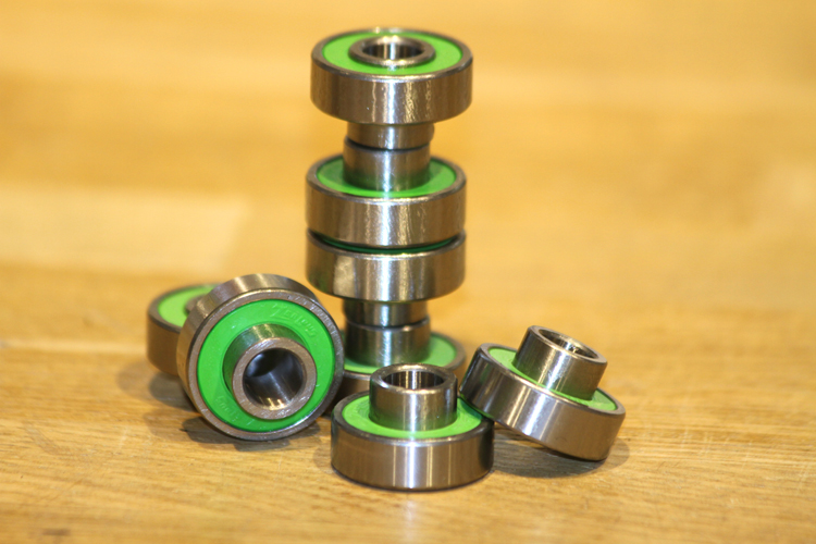 Longboard bearings with spacers